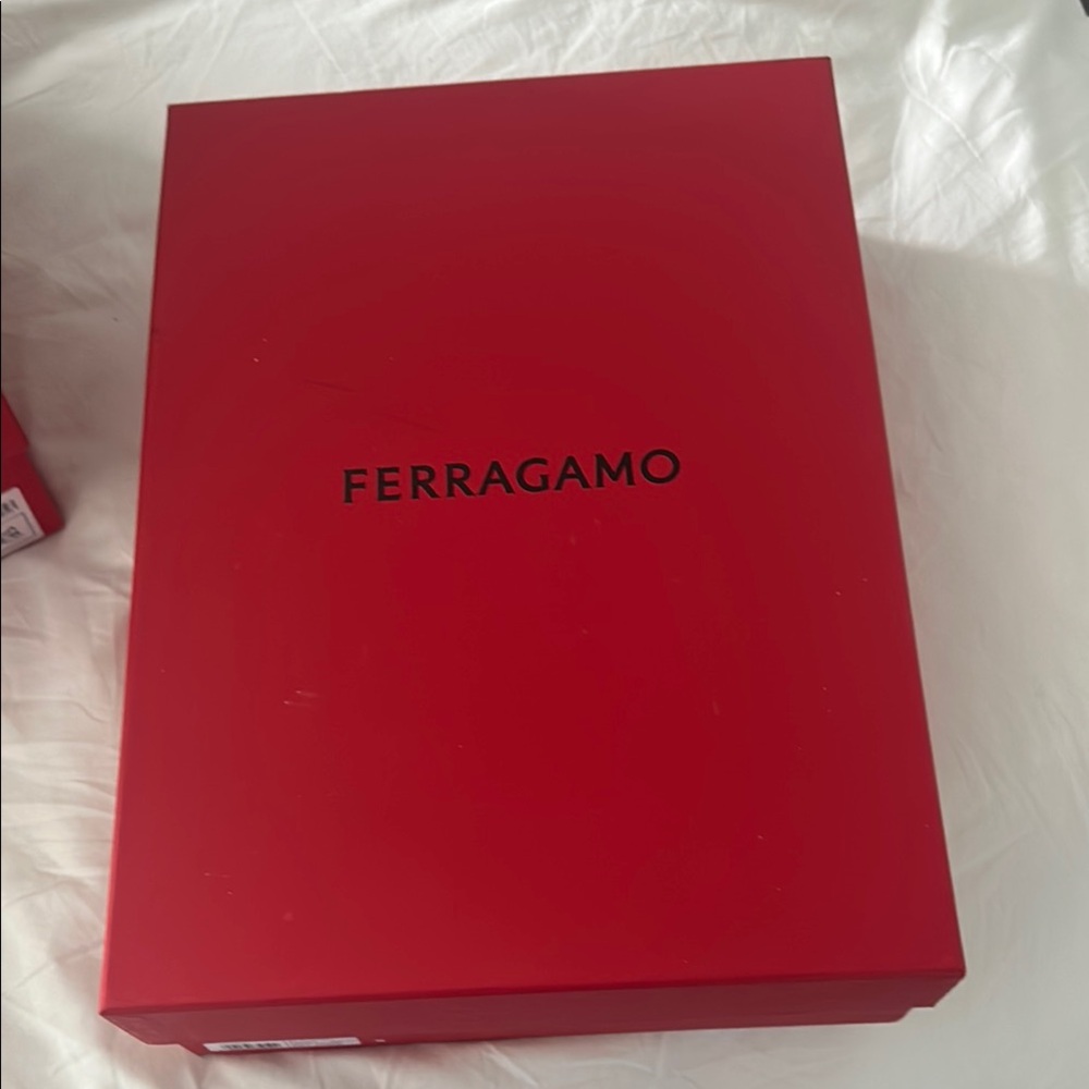 Ferragamo Red Box - Picture 1 of 2